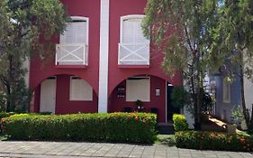 Casa condomínio 2 suítes